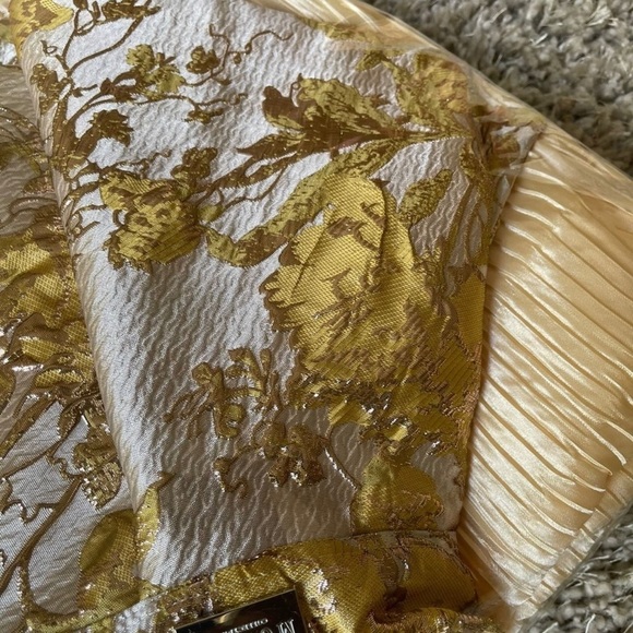 Elegant Cream Evening Gown from the MONICA Collection - Picture 2 of 12